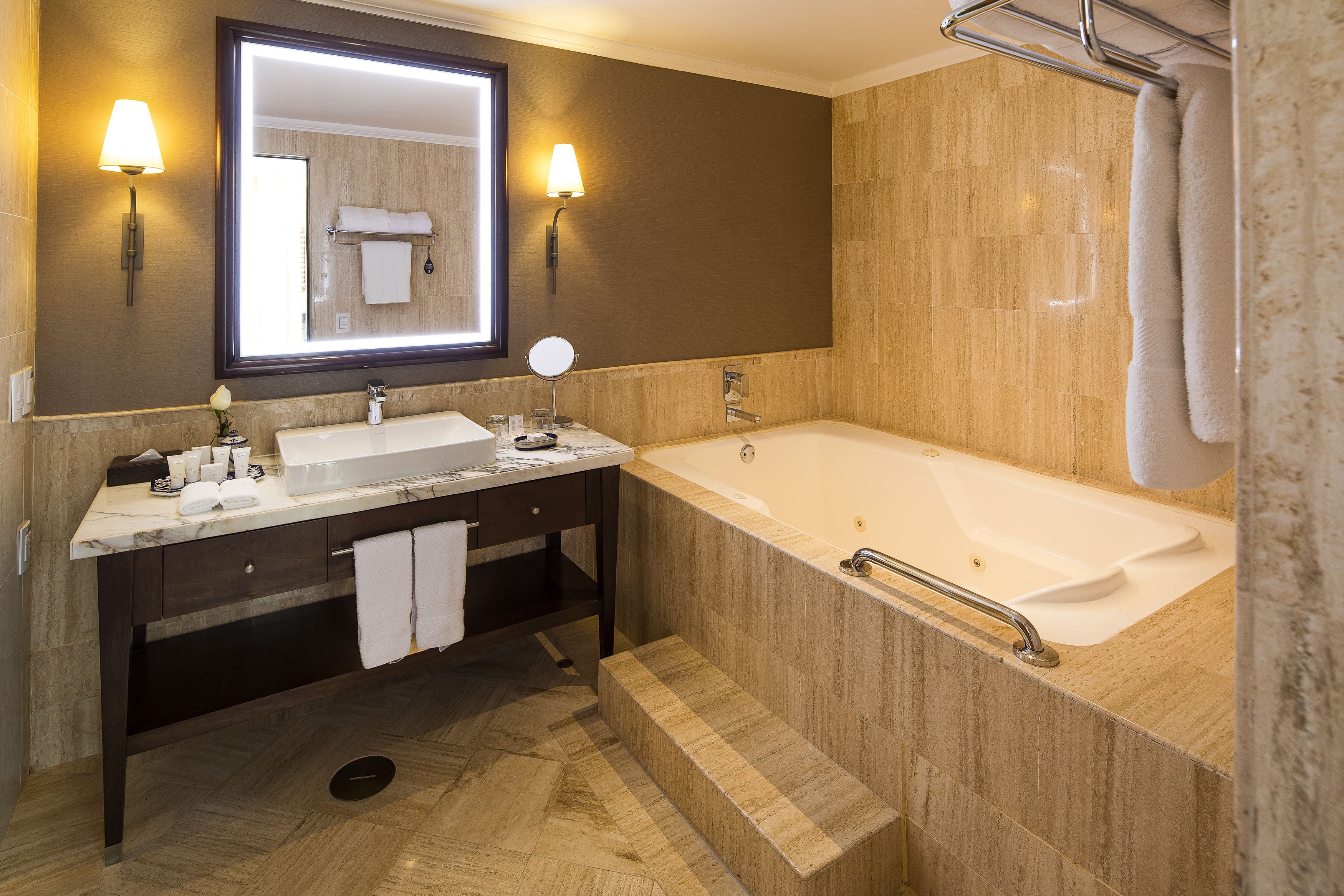 Grand Heritage Suite 3